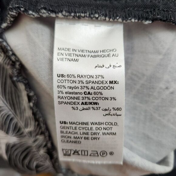 Chico's Women .5 US 6 Black Floral Mid Rise Skinny Pull On Ankle Pants - Picture 6 of 10